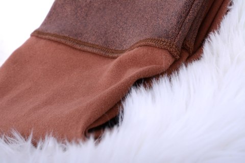 Modne legginsy polarowe lateksowe P403 Modne legginsy polarowe lateksowe P403